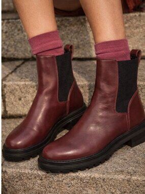 Madewell Leather Chelsea Boots Burgundy Lug Sole Pull On Women’s Size 9